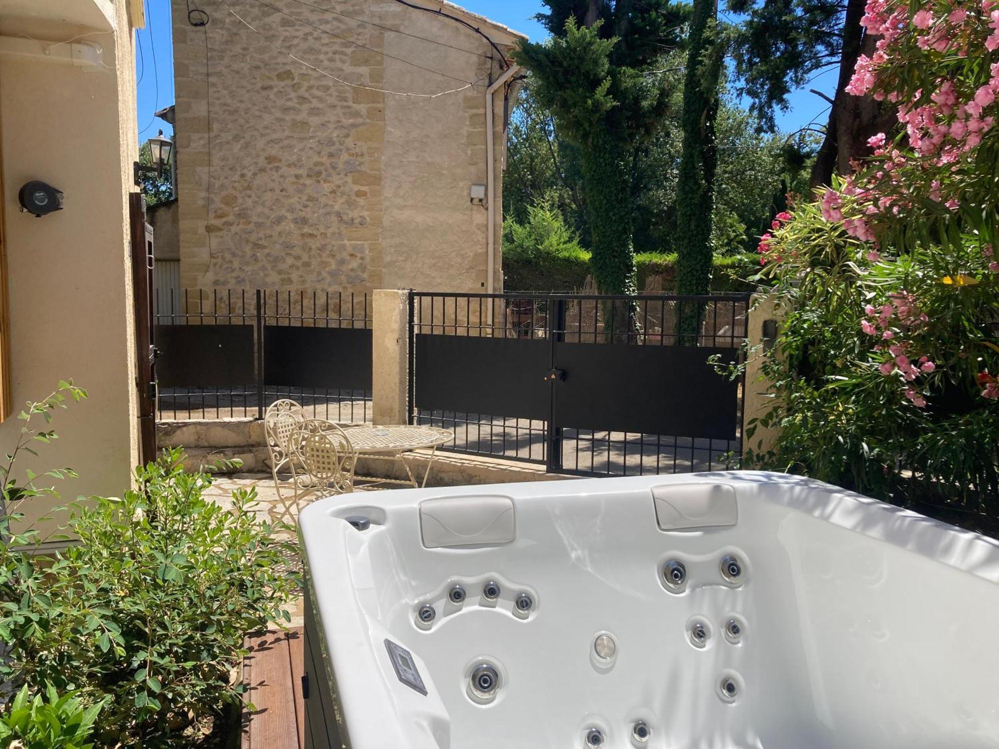 Le Studio D Aurelie Avec Spa Ete En Pleine Campagne Et Proche De Toute Commodite Roquemaure  Exteriér fotografie
