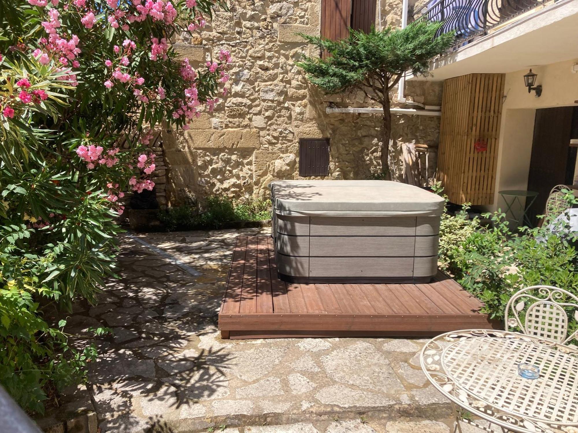Le Studio D Aurelie Avec Spa Ete En Pleine Campagne Et Proche De Toute Commodite Roquemaure  Exteriér fotografie